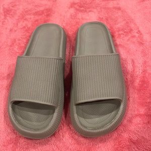 Mint green cloud slides size 10